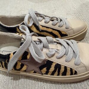 ShuShop Sneakers with Animal Print and Star